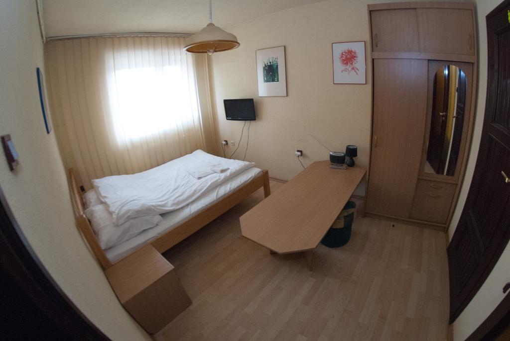 Pensjonat Kawiarni Muzealnej Goluchow Exterior foto