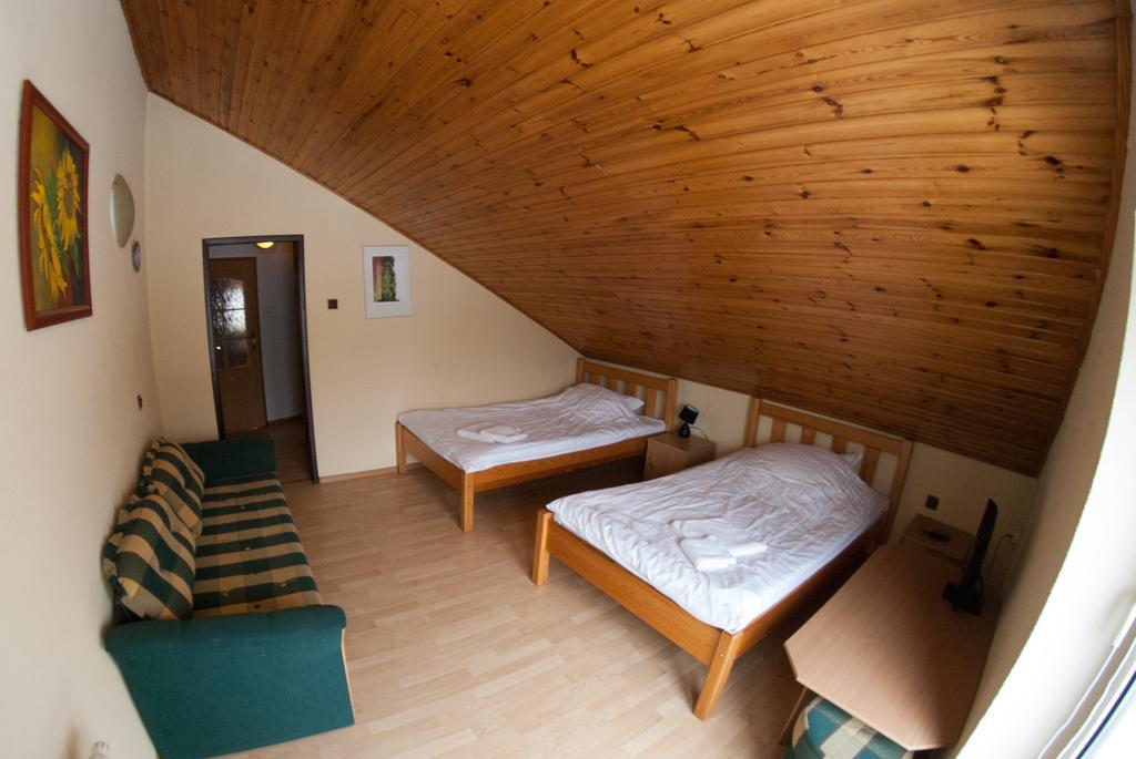 Pensjonat Kawiarni Muzealnej Goluchow Exterior foto