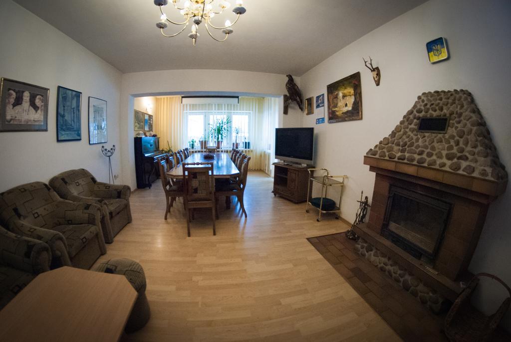 Pensjonat Kawiarni Muzealnej Goluchow Exterior foto